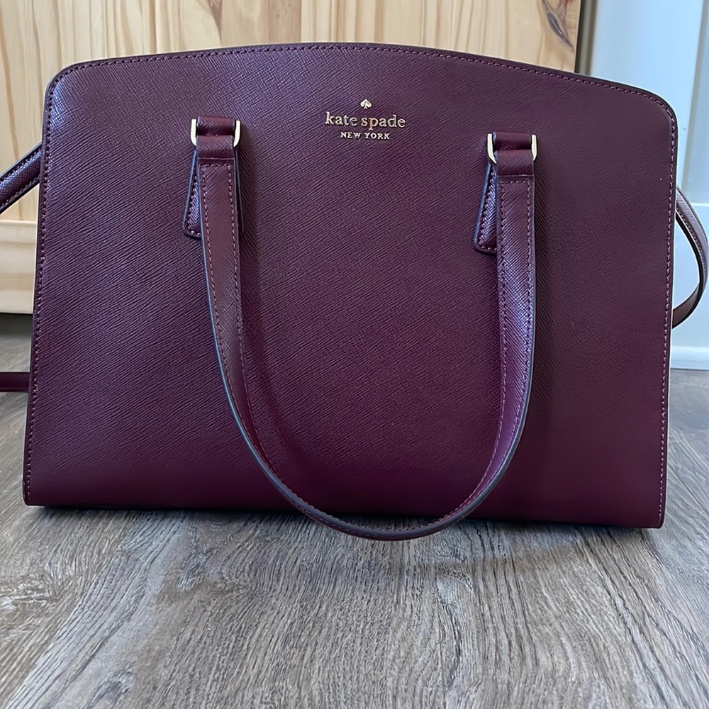 Kate Spade Cranberry purse. 3 large inner pockets, 1 of which closes via zipper